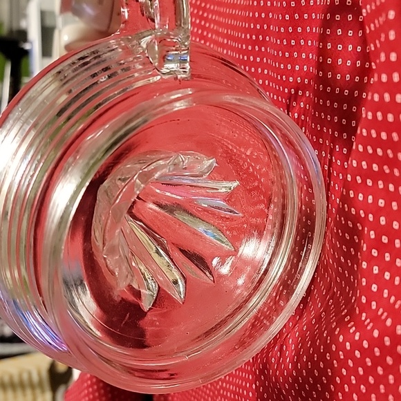 Vintage clear glass citrus juicer - Picture 4 of 5